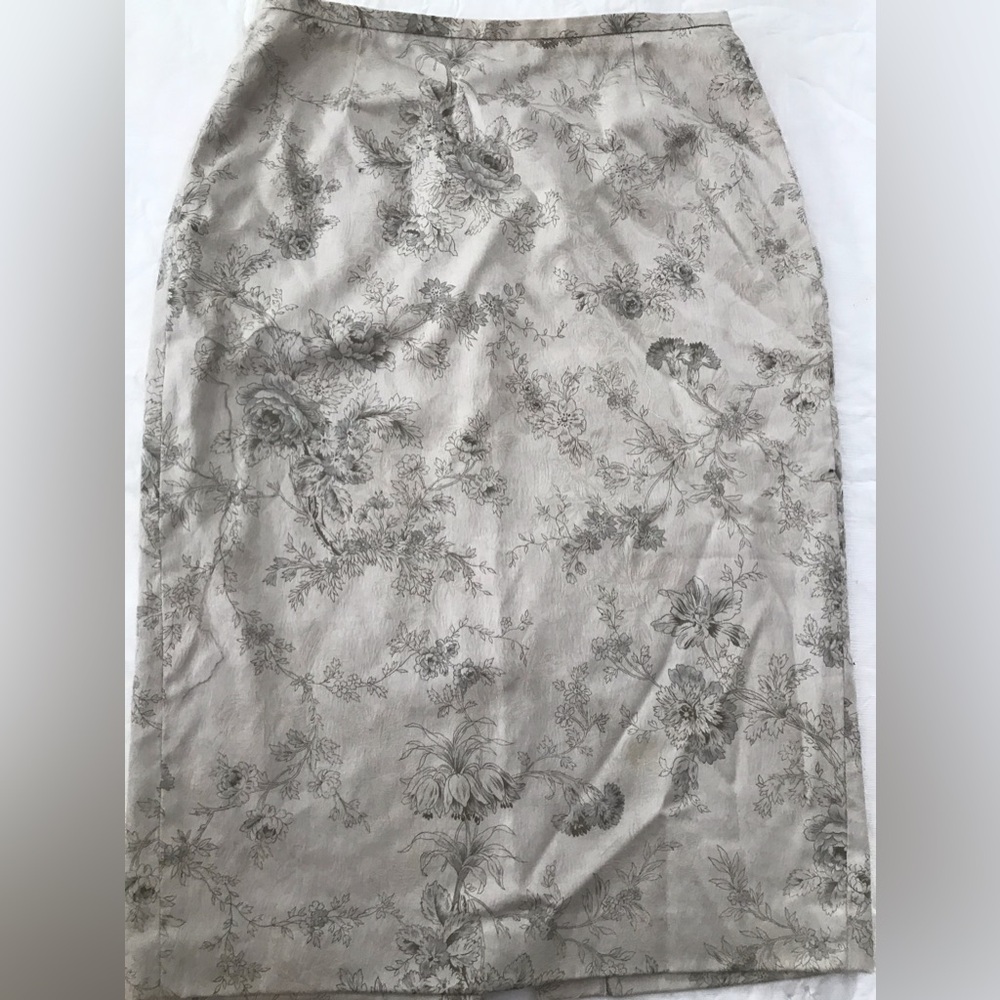 JCrew Womens skirt size 10. Fully lined. Cotton